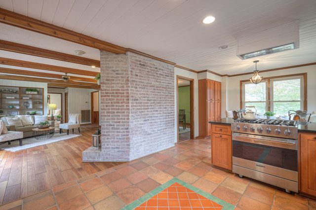 199 Gilmore Ln, Bell Buckle, TN 37020