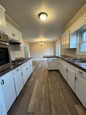 1006 E Almar St, Malden, MO 63860