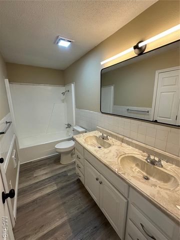 1006 E Almar St, Malden, MO 63860