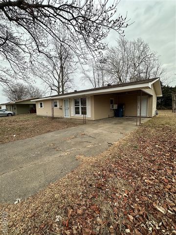 1006 E Almar St, Malden, MO 63860