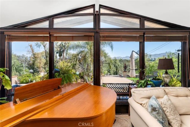 5051 Victoria Avenue, Riverside, CA 92506