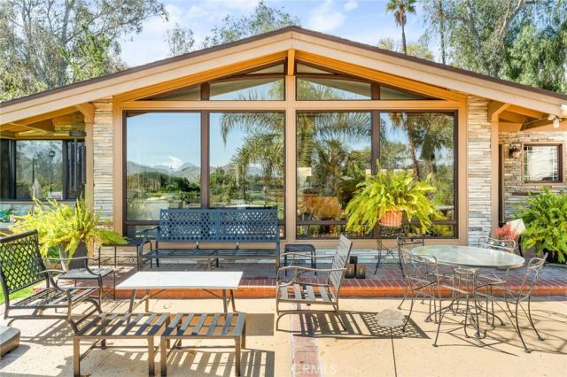 5051 Victoria Avenue, Riverside, CA 92506