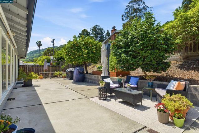 2297 Johanna Ct, Pinole, CA 94564