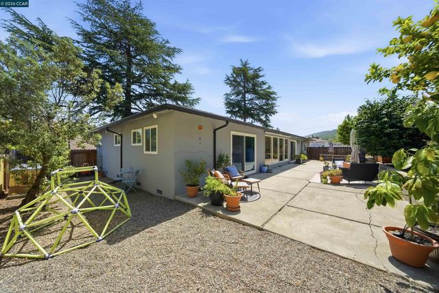 2297 Johanna Ct, Pinole, CA 94564