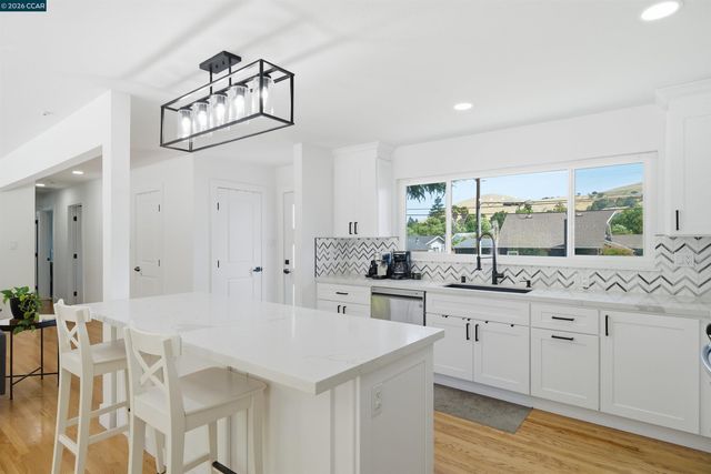 2297 Johanna Ct, Pinole, CA 94564