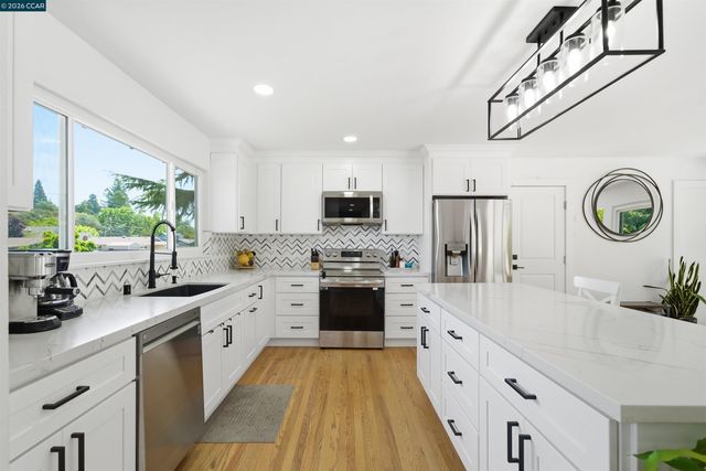 2297 Johanna Ct, Pinole, CA 94564