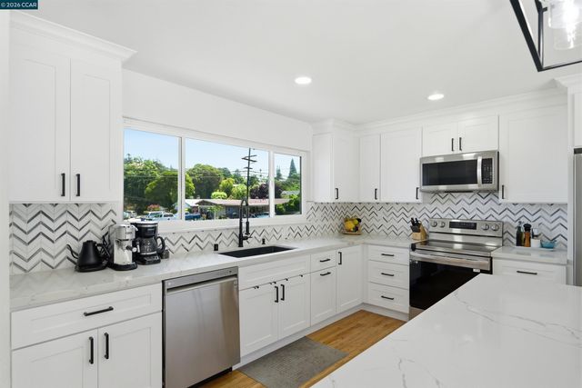 2297 Johanna Ct, Pinole, CA 94564