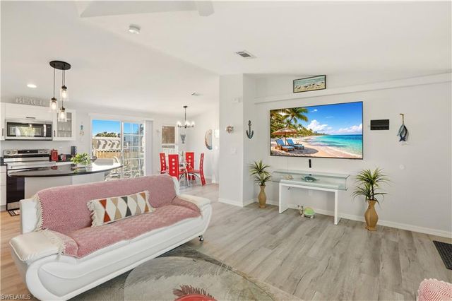 158 Nanaimo TRL, Fort Myers Beach, FL 33931