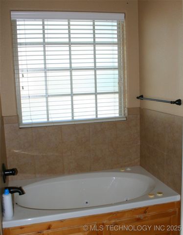 412 Wandering, Ardmore, OK 73401