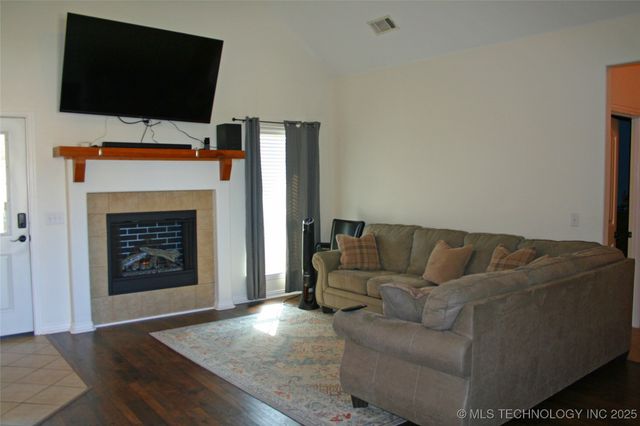 412 Wandering, Ardmore, OK 73401