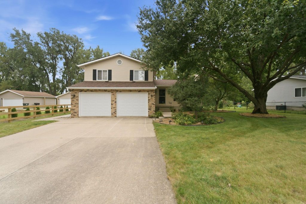 1520 Danish Drive, Cedar Falls, IA 50613