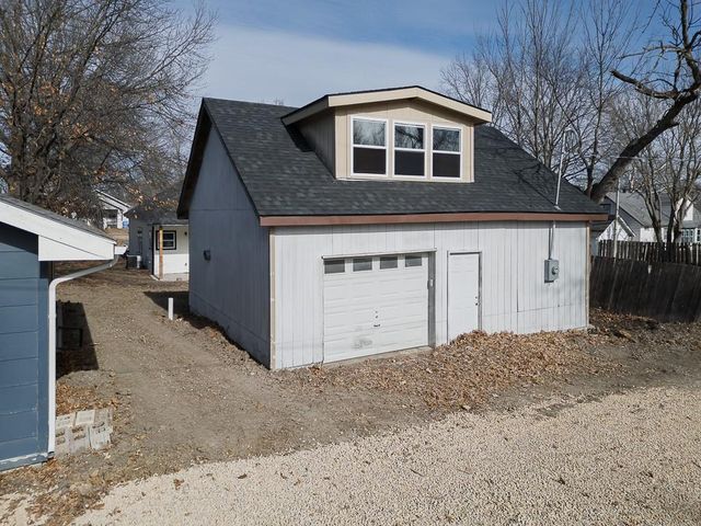 308 E 2nd Street, Tonganoxie, KS 66086