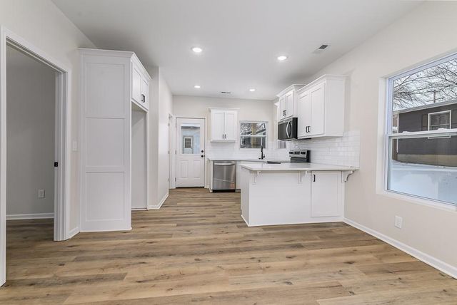 308 E 2nd Street, Tonganoxie, KS 66086