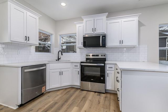 308 E 2nd Street, Tonganoxie, KS 66086