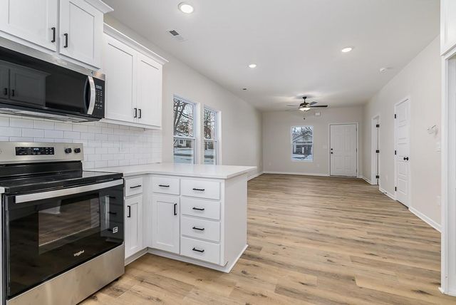 308 E 2nd Street, Tonganoxie, KS 66086