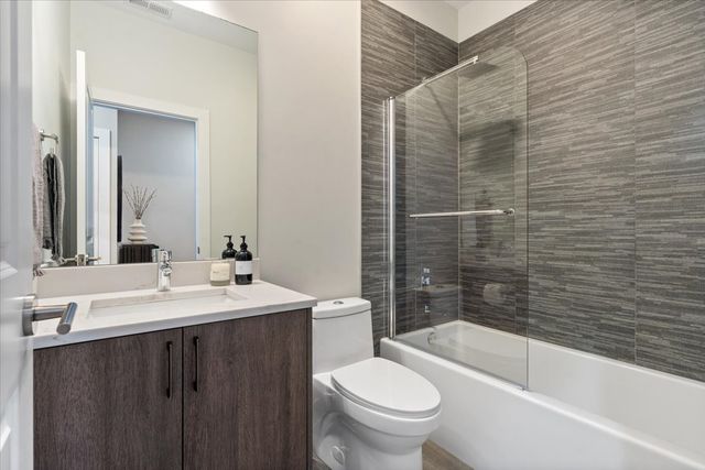 815 N PAULINA Street 2N, Chicago, IL 60622