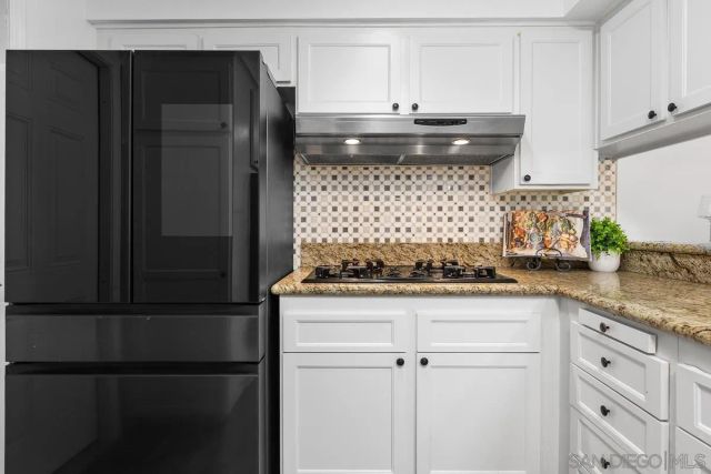 1531 Oak Hill Dr, Escondido, CA 92027