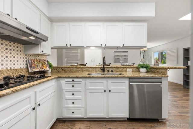 1531 Oak Hill Dr, Escondido, CA 92027