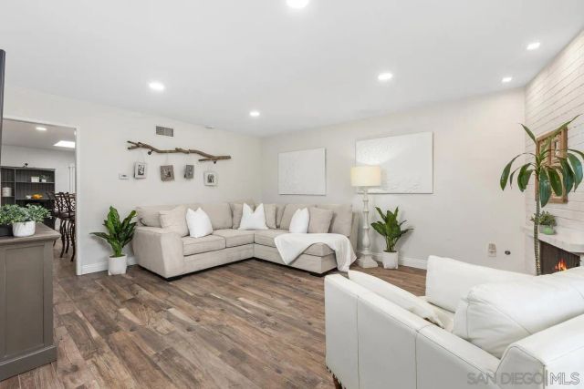 1531 Oak Hill Dr, Escondido, CA 92027