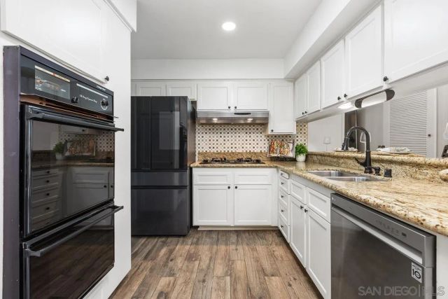 1531 Oak Hill Dr, Escondido, CA 92027