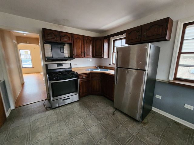 9614 S Maplewood Avenue, Evergreen Park, IL 60805