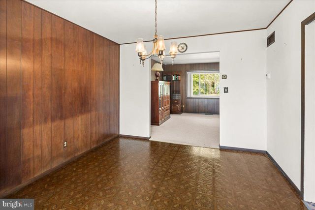 3 DUNDEE RD, Kendall Park, NJ 08824