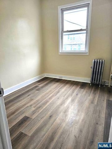 215 Jewett Avenue, Jersey City, NJ 07304