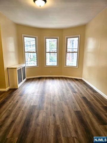 215 Jewett Avenue, Jersey City, NJ 07304