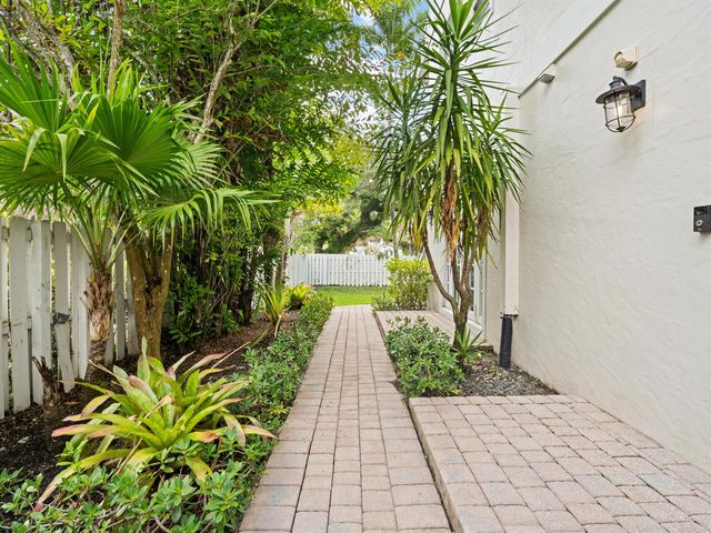 1101 Waverly Road, Fort Lauderdale, FL 33312