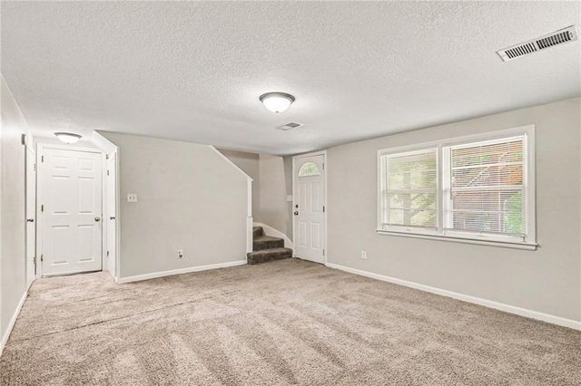 7601 E 76th Street, Kansas City, MO 64138