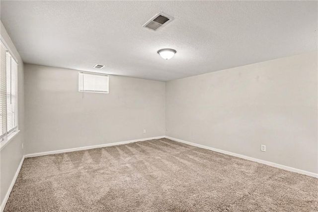 7601 E 76th Street, Kansas City, MO 64138