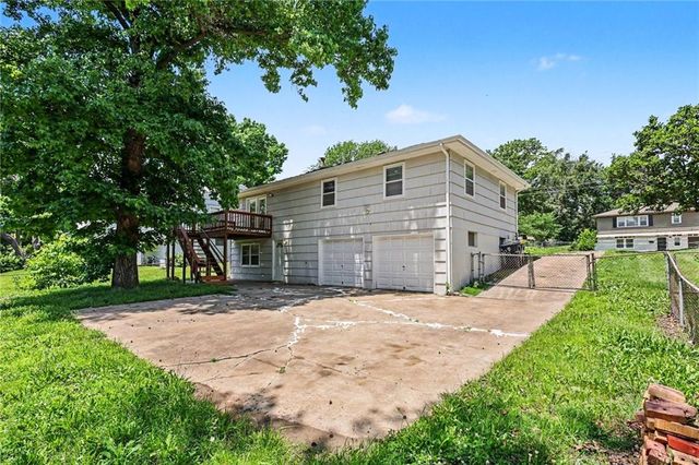 7601 E 76th Street, Kansas City, MO 64138