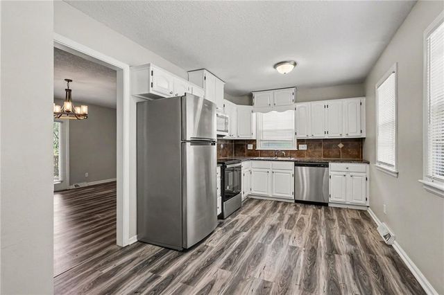 7601 E 76th Street, Kansas City, MO 64138