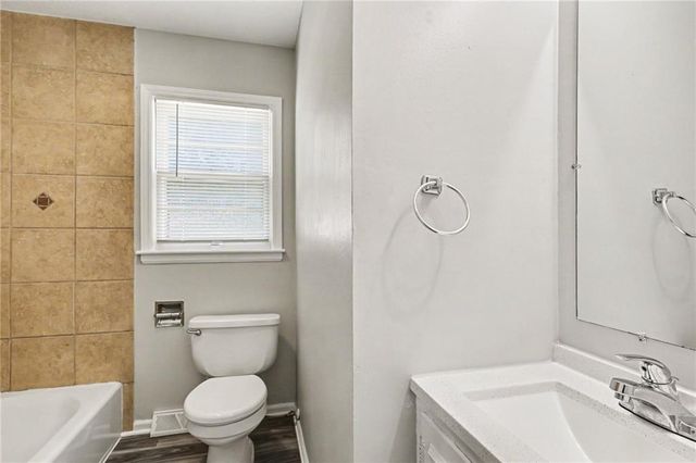 7601 E 76th Street, Kansas City, MO 64138