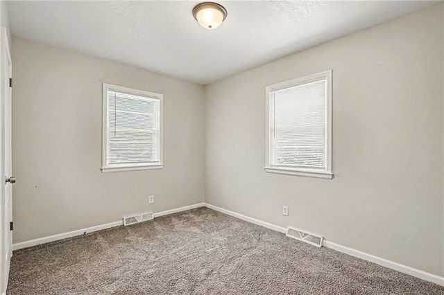 7601 E 76th Street, Kansas City, MO 64138