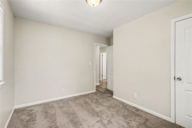7601 E 76th Street, Kansas City, MO 64138
