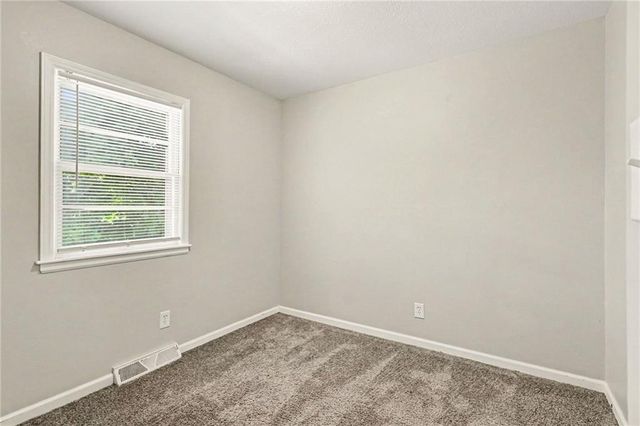 7601 E 76th Street, Kansas City, MO 64138
