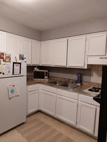 16 King Arthur Court 16, Northlake, IL 60164