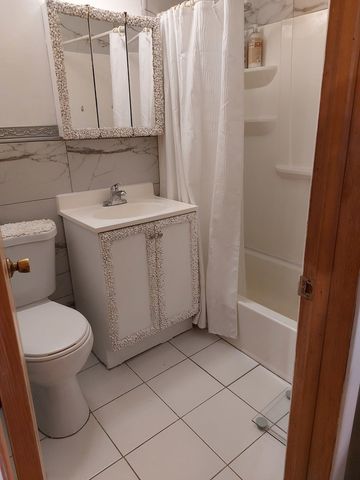 16 King Arthur Court 16, Northlake, IL 60164