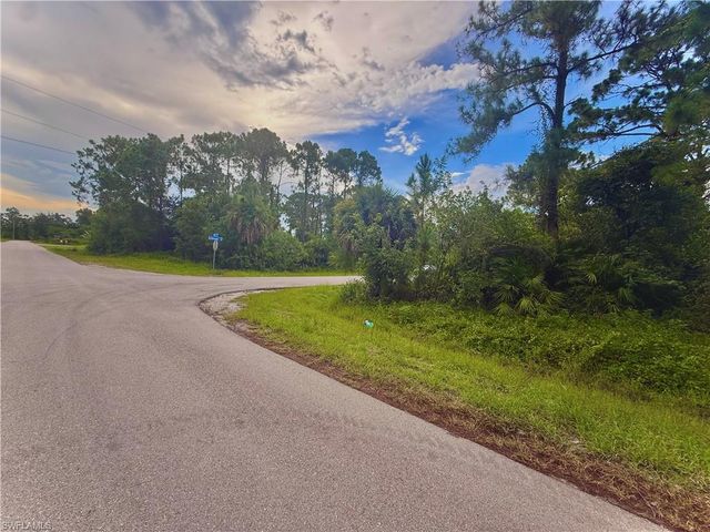 567 Cottonwood AVE S, Lehigh Acres, FL 33974