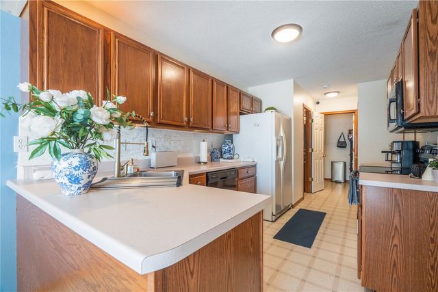 7306 Walden Rd NE, Cedar Rapids, IA 52402