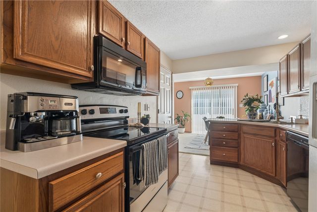 7306 Walden Rd NE, Cedar Rapids, IA 52402