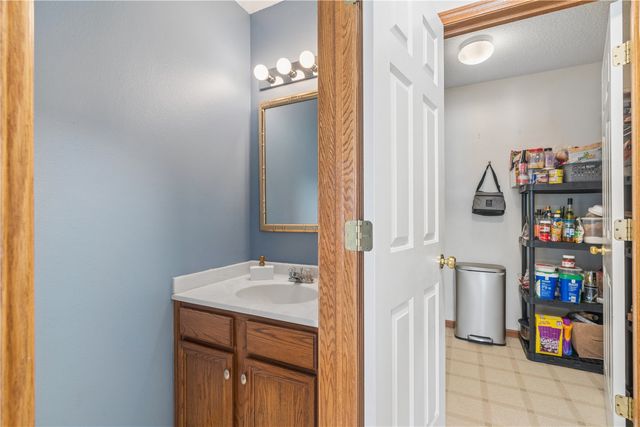 7306 Walden Rd NE, Cedar Rapids, IA 52402