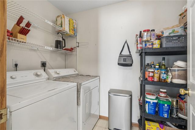 7306 Walden Rd NE, Cedar Rapids, IA 52402