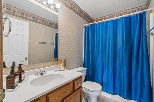 7306 Walden Rd NE, Cedar Rapids, IA 52402