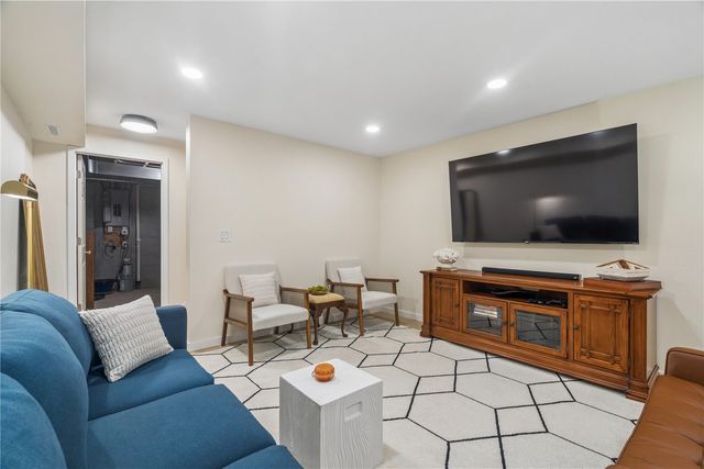 7306 Walden Rd NE, Cedar Rapids, IA 52402