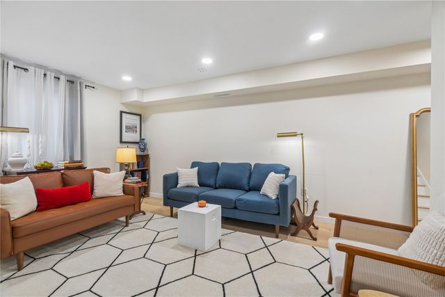 7306 Walden Rd NE, Cedar Rapids, IA 52402
