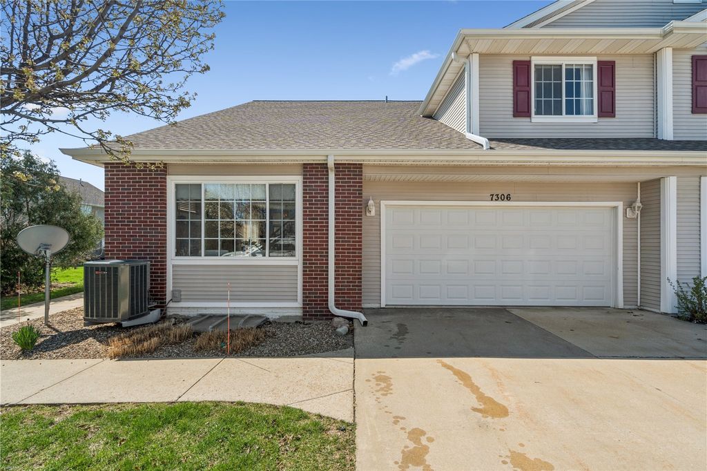 7306 Walden Rd NE, Cedar Rapids, IA 52402