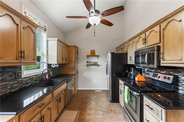 929 NW 63rd Street, Kansas City, MO 64118
