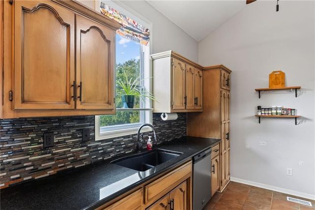 929 NW 63rd Street, Kansas City, MO 64118